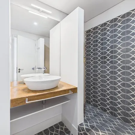 Apartment Bright 1br W/ Ac Near Cais Do Sodre | By Airnest