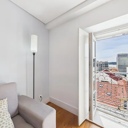 Apartment Bright 1br W/ Ac Near Cais Do Sodre | By Airnest *
