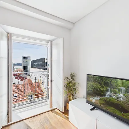 Apartment Bright 1br W/ Ac Near Cais Do Sodre | By Airnest Lisbon