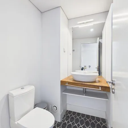Bright 1br W/ Ac Near Cais Do Sodre | By Airnest Apartment *