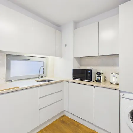 Apartment Bright 1br W/ Ac Near Cais Do Sodre | By Airnest *