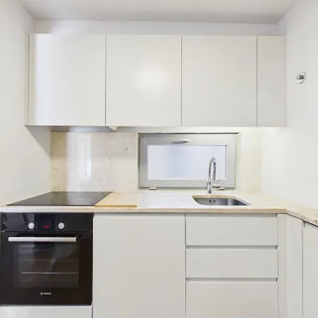 アパート Bright 1br W/ Ac Near Cais Do Sodre | By Airnest
